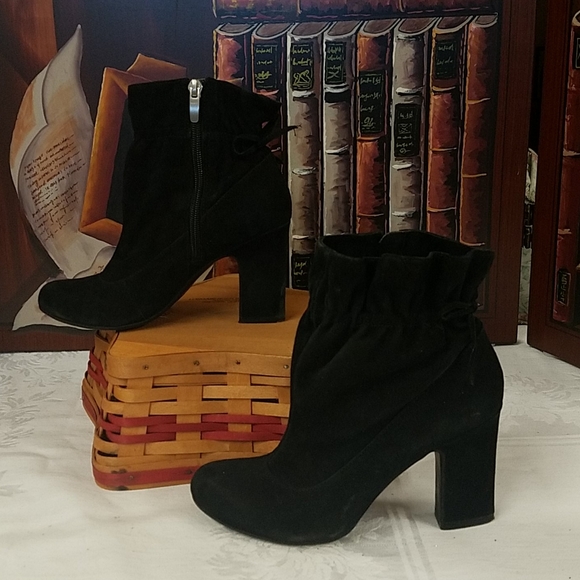 Enzo Angiolini Black Suede Ankle Boots Size 5 - Picture 2 of 7